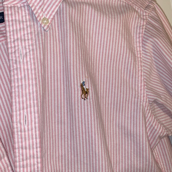 This is a button down shirt - Picture 3 of 4